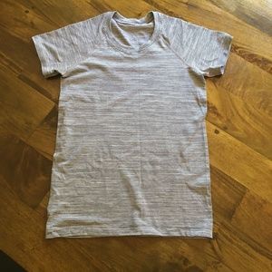 Lululemon Swiftly Tech Short Sleeve 2.0 size 6